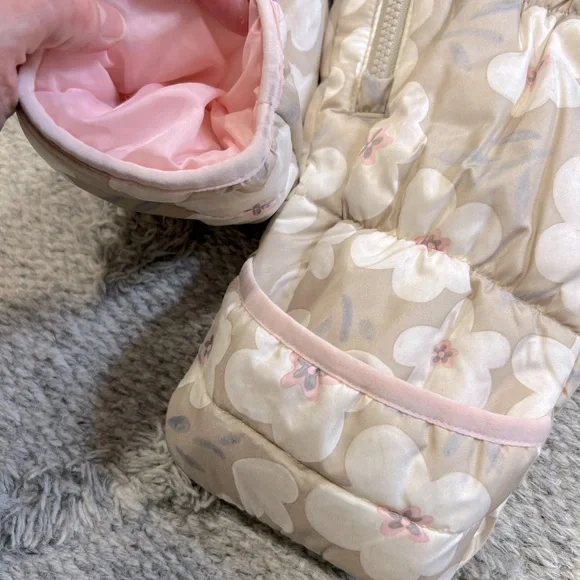 Carters Baby Girl Vintage Floral Pram Snowsuit 12M EUC - Picture 7 of 9